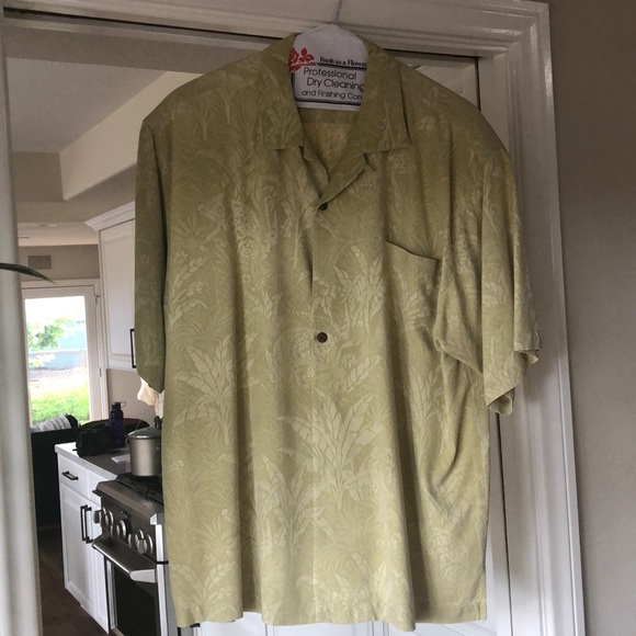 Tommy Bahama Casual Short Sleeve Button Down - Picture 1 of 3